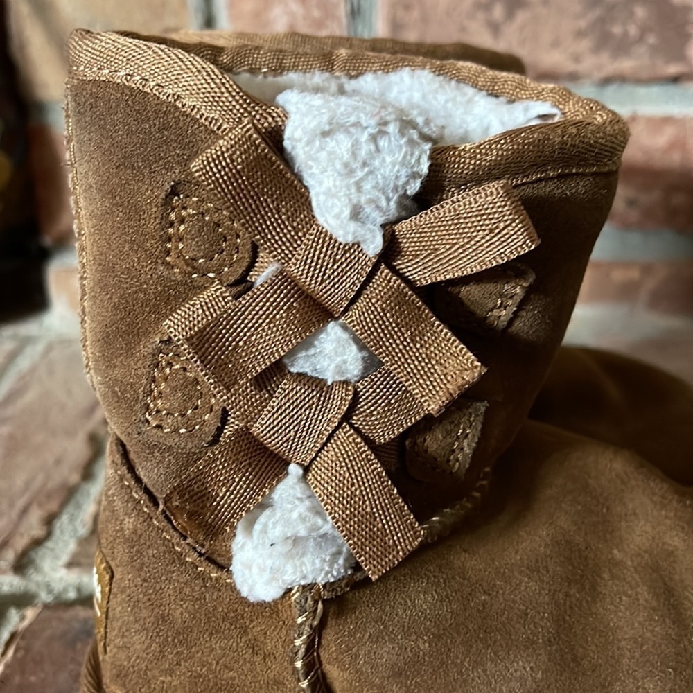 Koolaburra by UGG Victoria Bow Boots - Picture 2 of 7